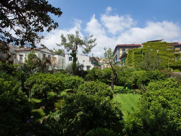 The Bellini House by House In Naples : photo 4 de la chambre chambre double avec balcon - vue sur jardin