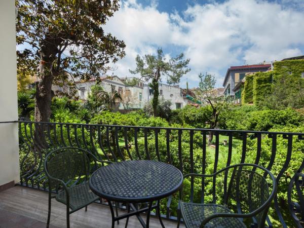 The Bellini House by House In Naples : photo 2 de la chambre chambre double avec balcon - vue sur jardin