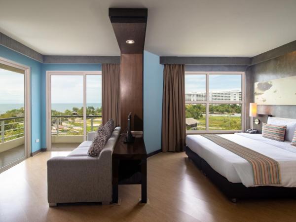 Sila at Hua Hin Serviced Apartment & Hotel : photo 2 de la chambre suite junior avec terrasse
