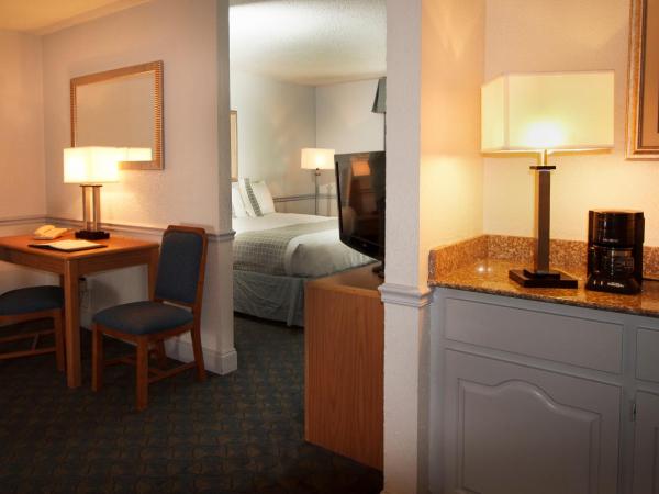 Comfort Inn Savannah : photo 2 de la chambre suite lit king-size