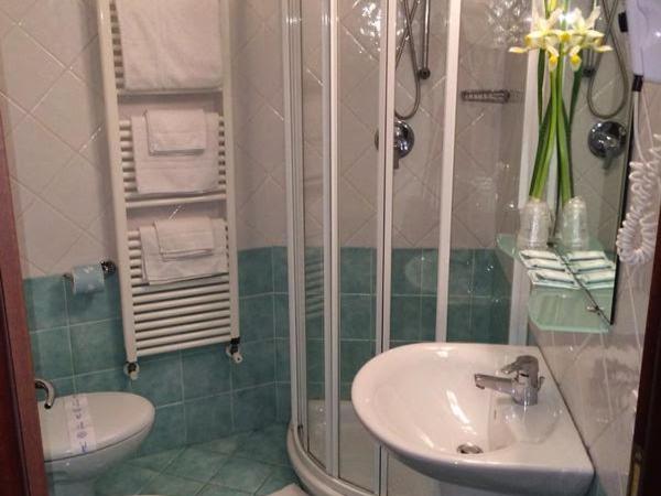 Hotel Regina in spiaggia : photo 8 de la chambre chambre double ou lits jumeaux - vue latérale sur mer