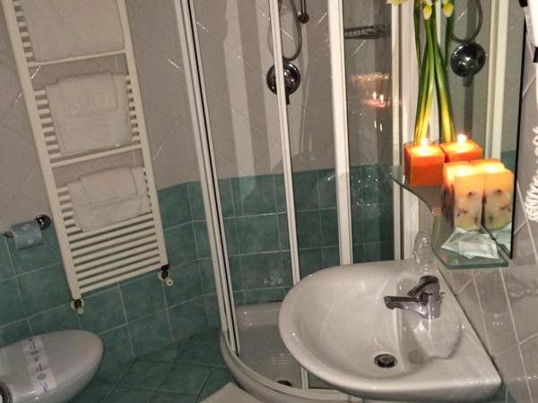 Hotel Regina in spiaggia : photo 9 de la chambre chambre double ou lits jumeaux - vue latérale sur mer