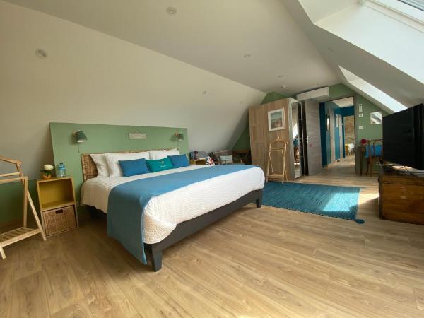 L'ARDOISIÈRE, maison d'hôtes et d'amis : photo 2 de la chambre chambre familiale deluxe