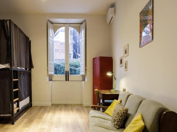 The Yard Hostel : photo 2 de la chambre lit simple dans dortoir de 4 lits