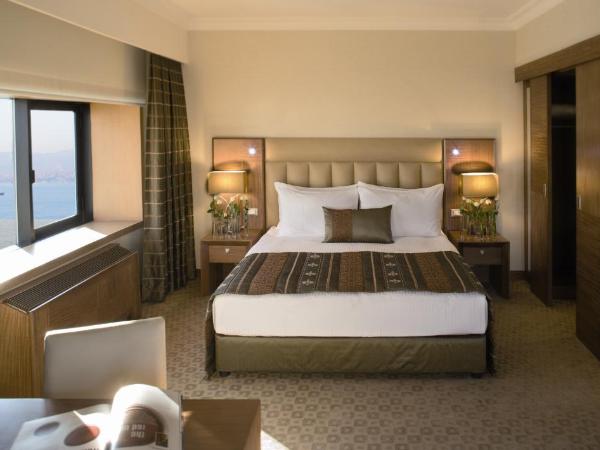 Mövenpick Hotel Izmir : photo 1 de la chambre chambre lit king-size supérieure avec vue
