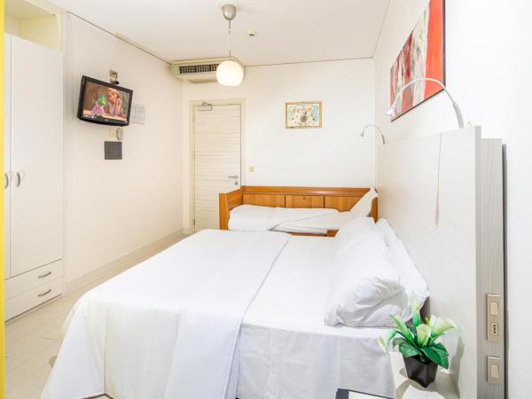 Hotel Alexander : photo 3 de la chambre chambre triple