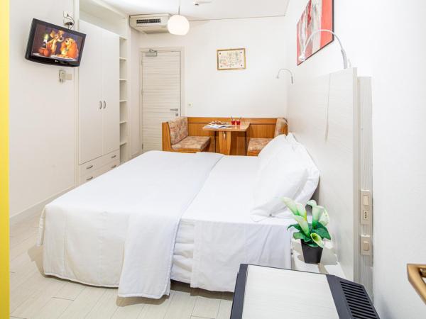 Hotel Alexander : photo 3 de la chambre chambre double confort