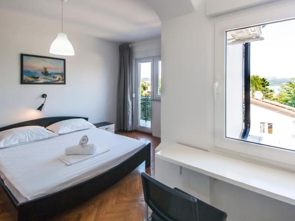 Apartments & Rooms Strčić Krk : photo 8 de la chambre chambre double avec balcon - vue sur mer