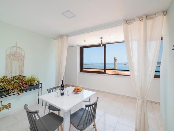 Faros Rooms : photo 4 de la chambre chambre triple avec terrasse - vue sur mer