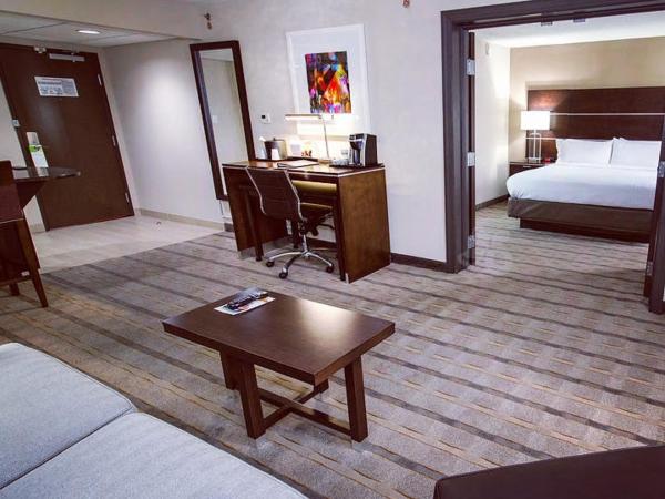 Holiday Inn Charlotte Airport, an IHG Hotel : photo 1 de la chambre suite lit king-size - non-fumeurs