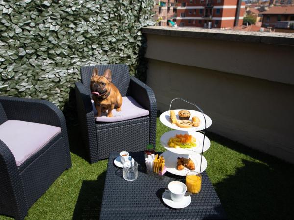 Boutique Hotel Re Enzo : photo 8 de la chambre chambre double avec terrasse - vue sur ville