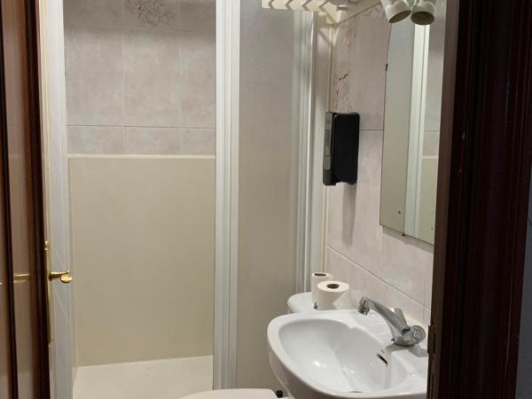 Pensión Bowling : photo 7 de la chambre chambre double ou lits jumeaux