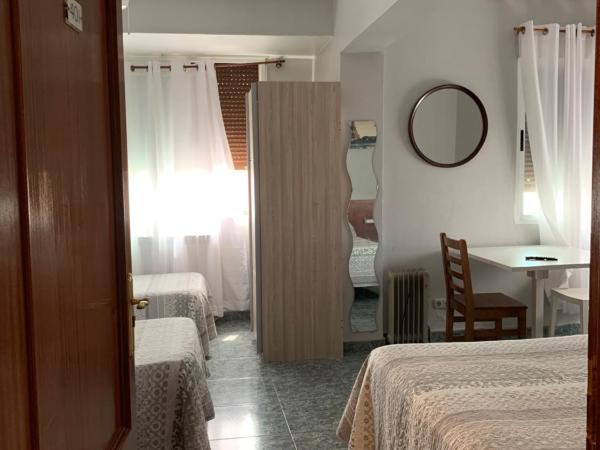 Pensión Bowling : photo 2 de la chambre chambre familiale