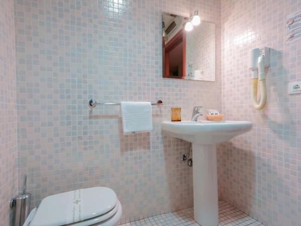 Le Suite Sul Corso : photo 10 de la chambre chambre quadruple avec salle de bains