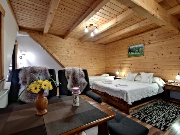 Magnat Inn & Sauna & Relax : photo 1 de la chambre chambre familiale avec 2 balcons