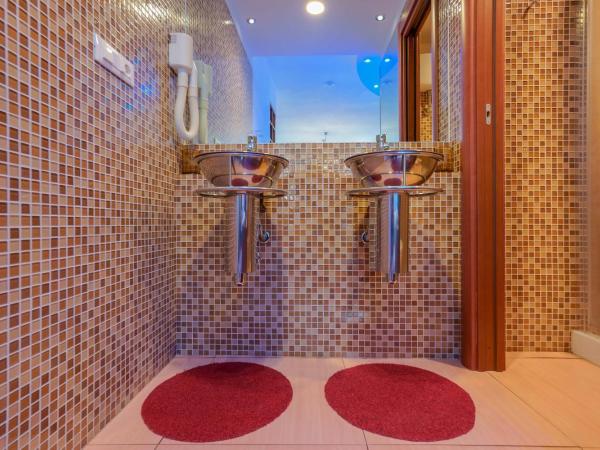 Le Suite Sul Corso : photo 5 de la chambre chambre lit queen-size avec baignoire spa