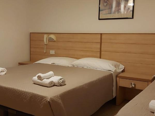Hotel Brezza : photo 1 de la chambre chambre triple