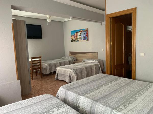 Pensión Bowling : photo 4 de la chambre chambre familiale