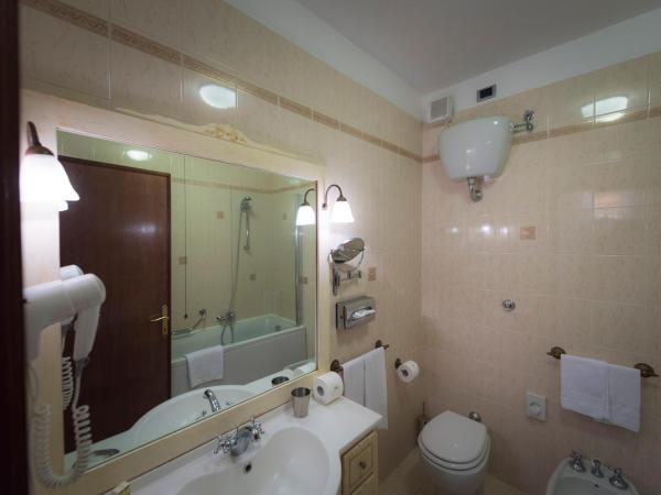 Villa Scacciapensieri Boutique Hotel : photo 7 de la chambre suite - annexe