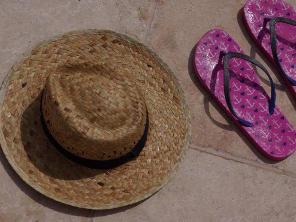 MAS DE LA FADETO : photo 8 de la chambre chambre double ou lits jumeaux deluxe - vue sur piscine