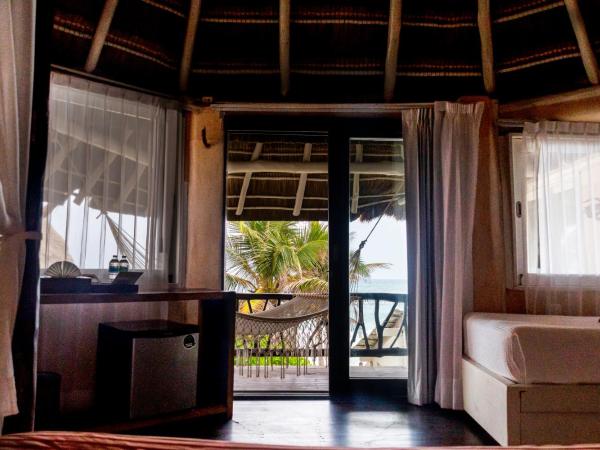 Villa Las Estrellas Tulum - located at the party zone : photo 4 de la chambre hébergement deluxe - côté océan - Étage supérieur 