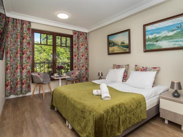 Zamorski BY THE SEA : photo 2 de la chambre chambre double avec salle de bains privative