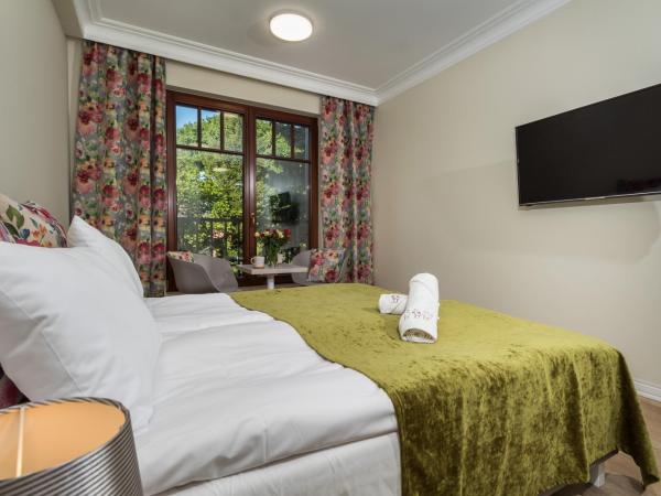 Zamorski BY THE SEA : photo 3 de la chambre chambre double avec salle de bains privative