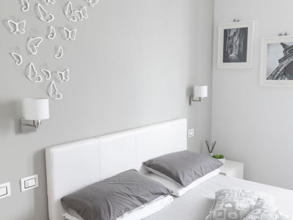 Affittacamere Villa Marcella : photo 5 de la chambre chambre double - vue sur jardin