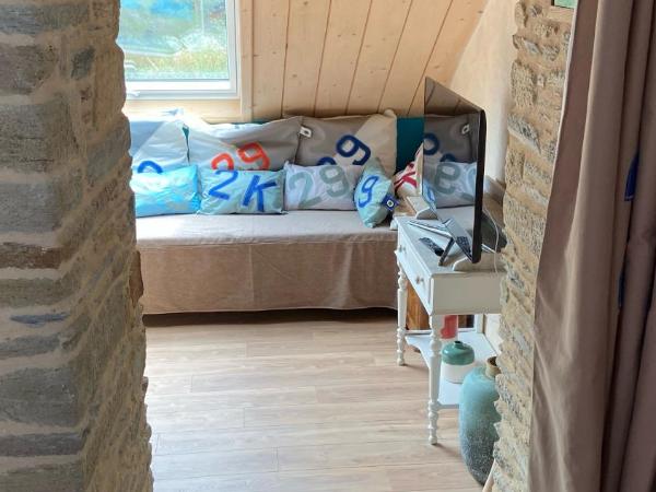 L'ARDOISIÈRE, maison d'hôtes et d'amis : photo 4 de la chambre chambre triple avec vue