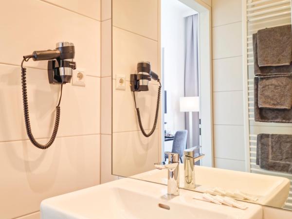 Pension Mozart - Newly Renovated : photo 4 de la chambre petite chambre double - vue sur cour ou lightshaft