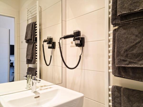 Pension Mozart - Newly Renovated : photo 5 de la chambre chambre double de luxe avec vue sur rue