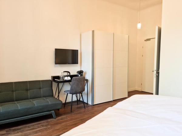 Pension Mozart - Newly Renovated : photo 4 de la chambre chambre double de luxe avec vue sur rue