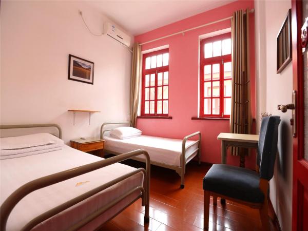 Wheat Youth Hostel Qingdao : photo 2 de la chambre chambre lits jumeaux standard avec salle de bains commune