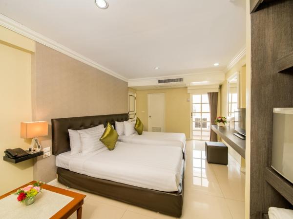 Niran Grand Hotel : photo 2 de la chambre chambre deluxe double ou lits jumeaux