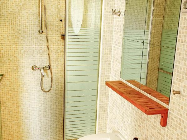 Nótafa Vendégház Eger : photo 3 de la chambre chambre triple avec salle de bains privative