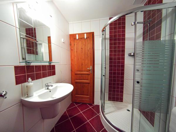 Nótafa Vendégház Eger : photo 2 de la chambre chambre double avec salle de bains privative