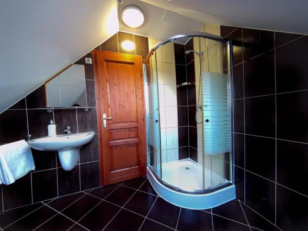 Nótafa Vendégház Eger : photo 4 de la chambre chambre double avec salle de bains privative