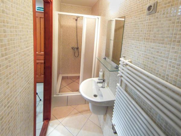 Nótafa Vendégház Eger : photo 6 de la chambre chambre double avec salle de bains privative