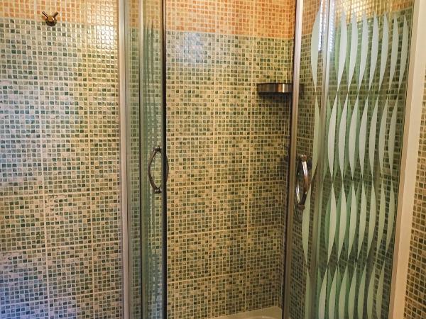 Nótafa Vendégház Eger : photo 9 de la chambre chambre double avec salle de bains privative