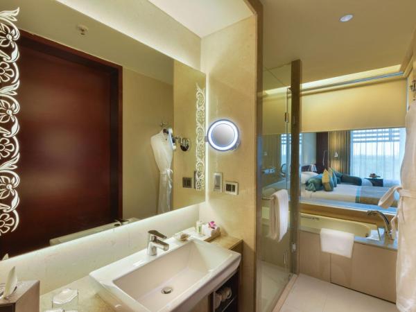Crowne Plaza Ahmedabad City Centre, an IHG Hotel : photo 3 de la chambre club king / twin room with club lounge access & 20% discount on spa and food & beverage 