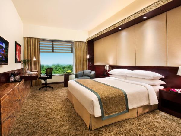 Crowne Plaza Ahmedabad City Centre, an IHG Hotel : photo 3 de la chambre deluxe king room - non-smoking& 20% discount on spa, food & beverage &laundry