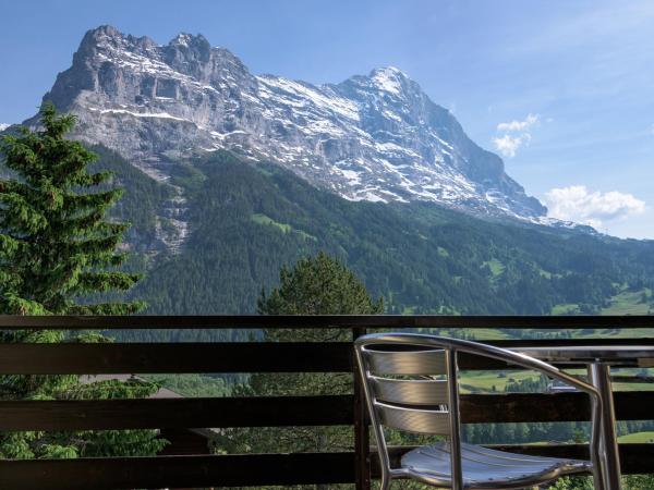 Hotel Tschuggen : photo 3 de la chambre chambre double avec balcon et vue sue l'eiger