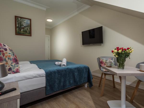 Zamorski BY THE SEA : photo 2 de la chambre chambre double avec salle de bains privative