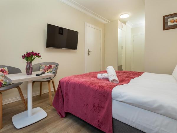 Zamorski BY THE SEA : photo 3 de la chambre chambre double avec salle de bains privative