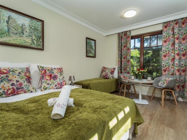 Zamorski BY THE SEA : photo 3 de la chambre chambre triple avec salle de bains privative