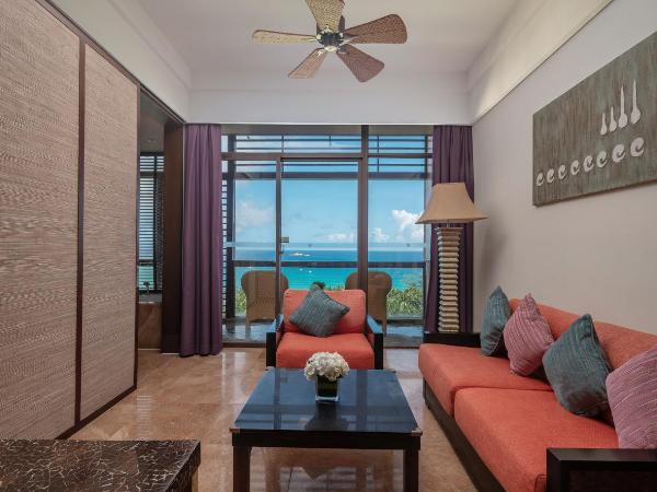 Yalong Bay Mangrove Tree Resort : photo 2 de la chambre super deluxe king bed suite with sea view (one set afternoon tea for guest who stay more than 2 nights)