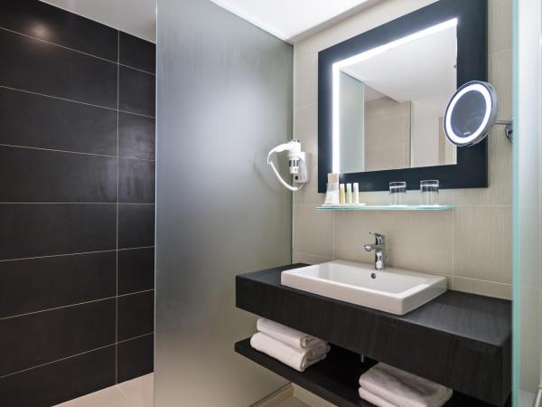 Golden Tulip Marseille Euromed : photo 4 de la chambre chambre standard - 1 lit king-size