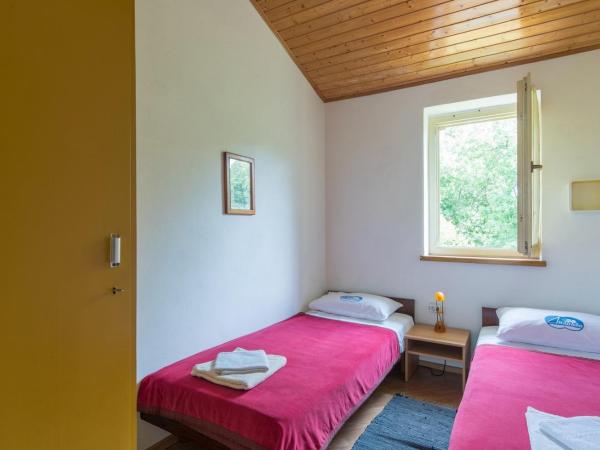 Apartments Kadum 25 : photo 9 de la chambre appartement avec balcon