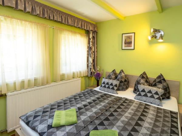 Cecey Vendégház : photo 2 de la chambre chambre triple