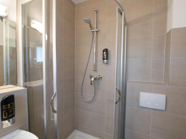 Goethe Business Hotel by Trip Inn : photo 5 de la chambre chambre quadruple